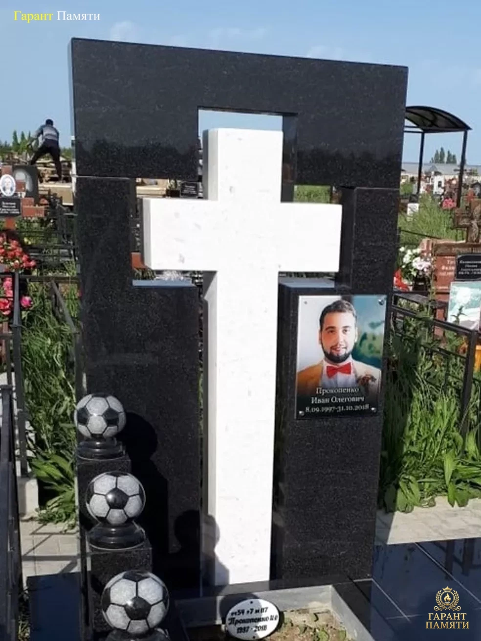 Элитный памятник футболисту 42
